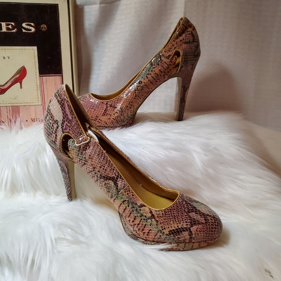 BCBG sz 10 Stiletto heels pink snake - Picture 4 of 5